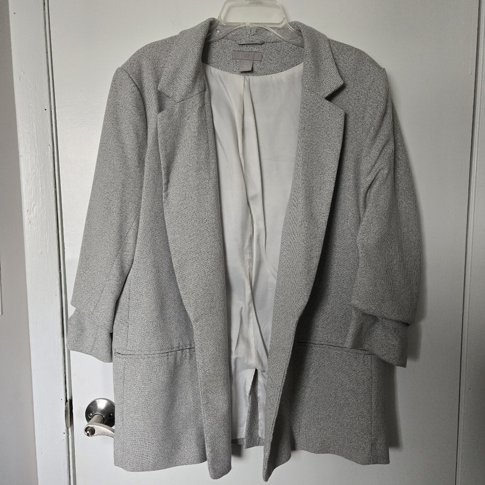 H&M Light Gray Smooth Tweed Blazer – 3/4 Sleeve Sophistication